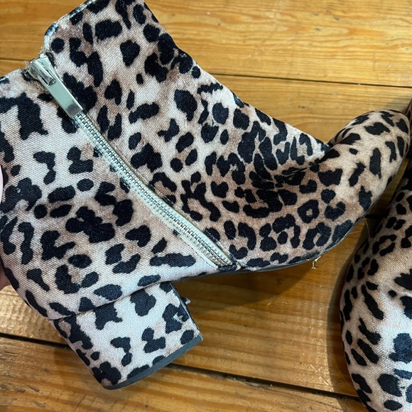 (175) CHEETAH BOOTS - Picture 4 of 8